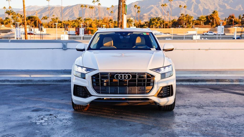 Used 2023 Audi Q8 Prestige w/ Prestige Package image 3