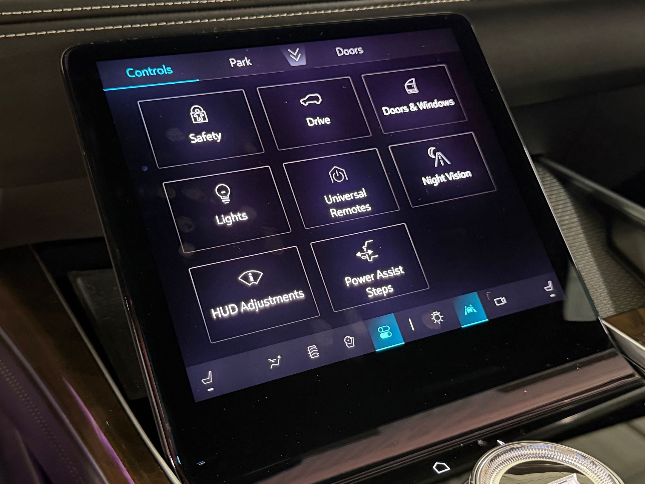 Certified 2025 Cadillac Escalade Sport Platinum w/ LPO, ONYX Package AWD/4WD image 42