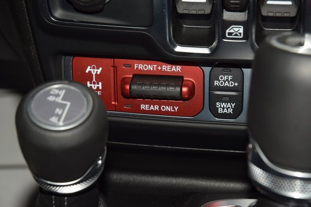 Used 2025 Jeep Wrangler Unlimited Rubicon w/ Technology Group image 35