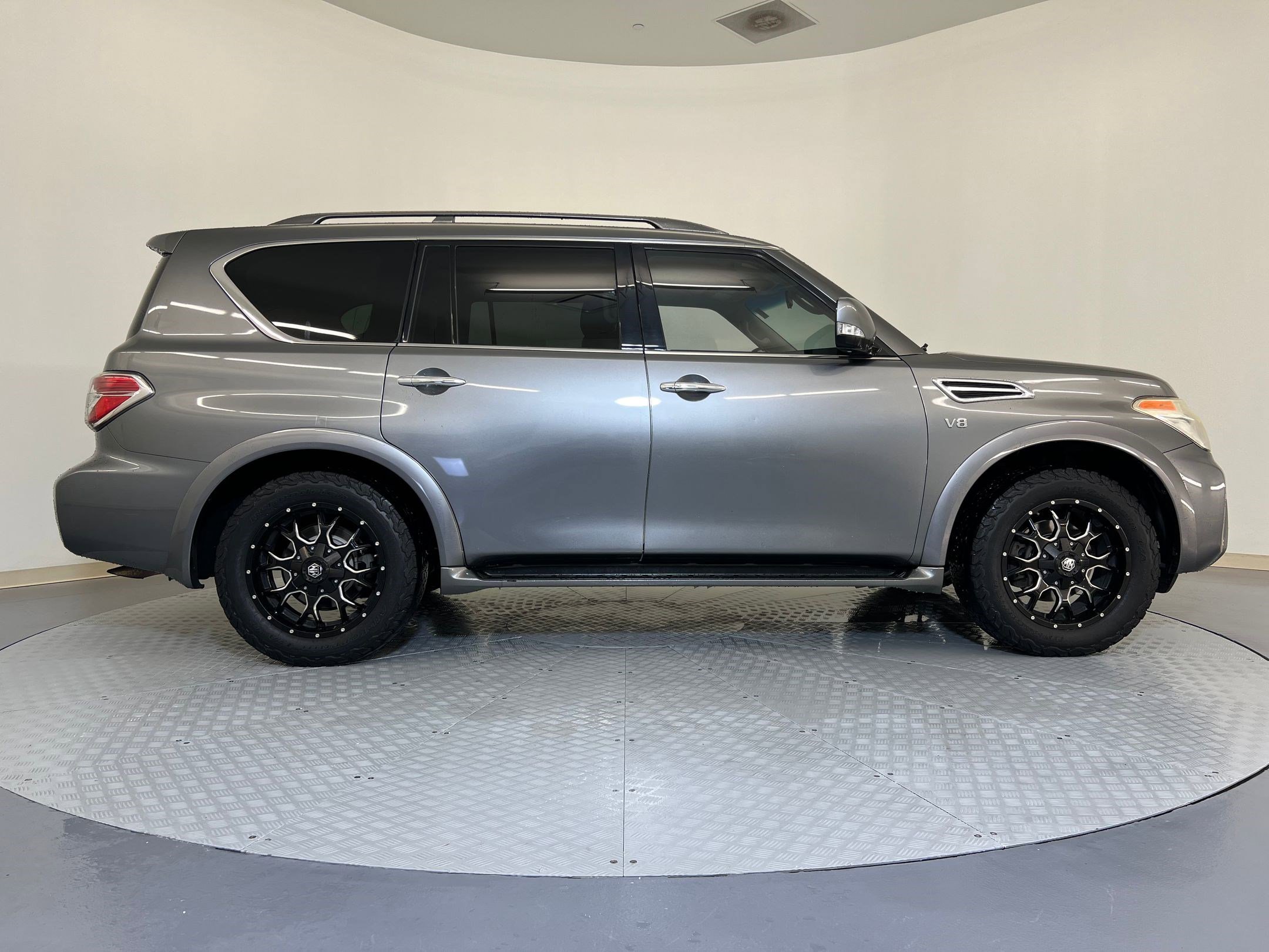 Used 2017 Nissan Armada SV image 8