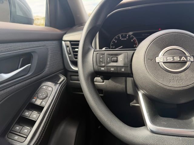 Used 2023 Nissan Rogue SV image 15