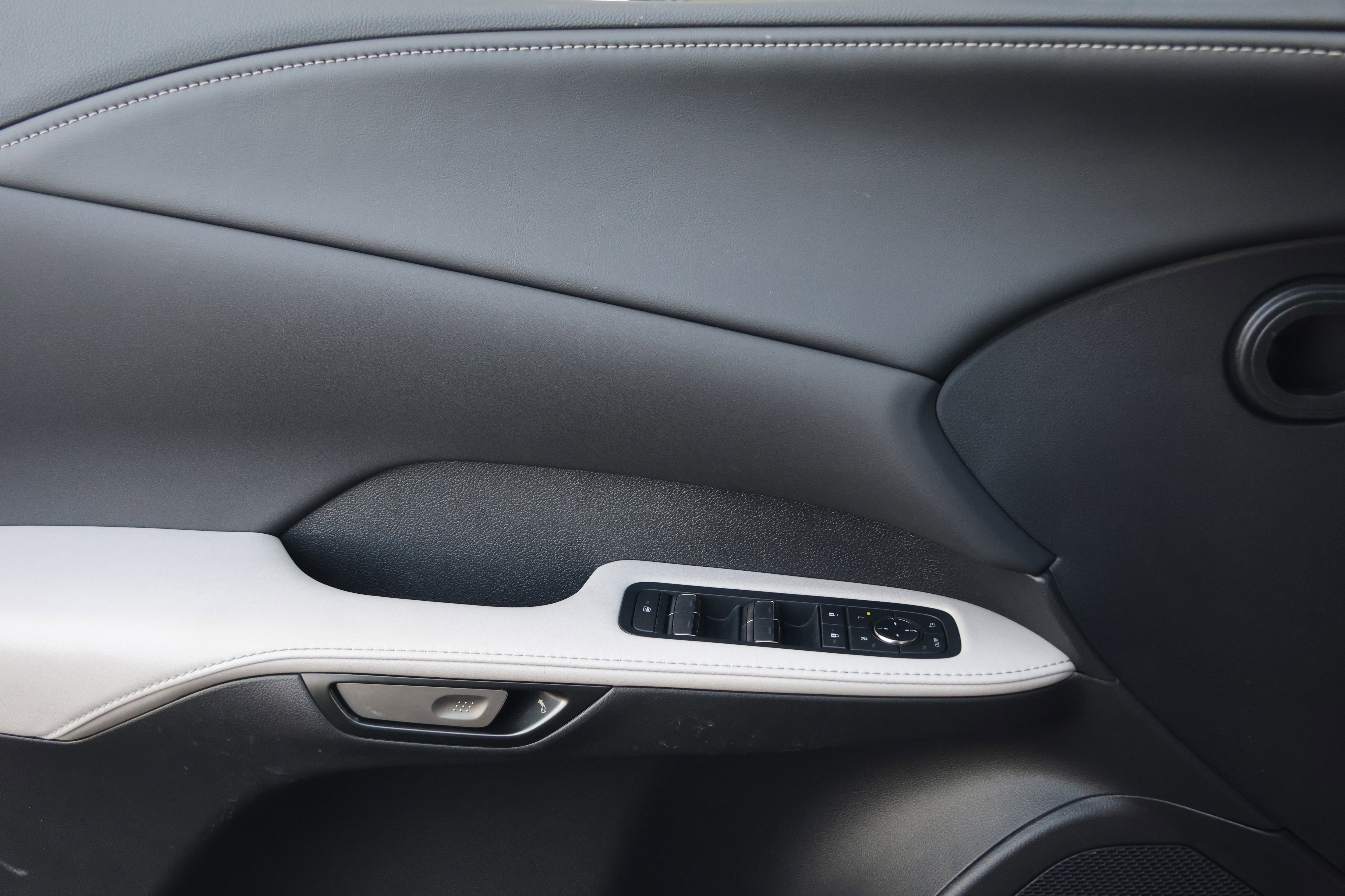 Certified 2026 Lexus RX 350h w/ Convenience Package image 12