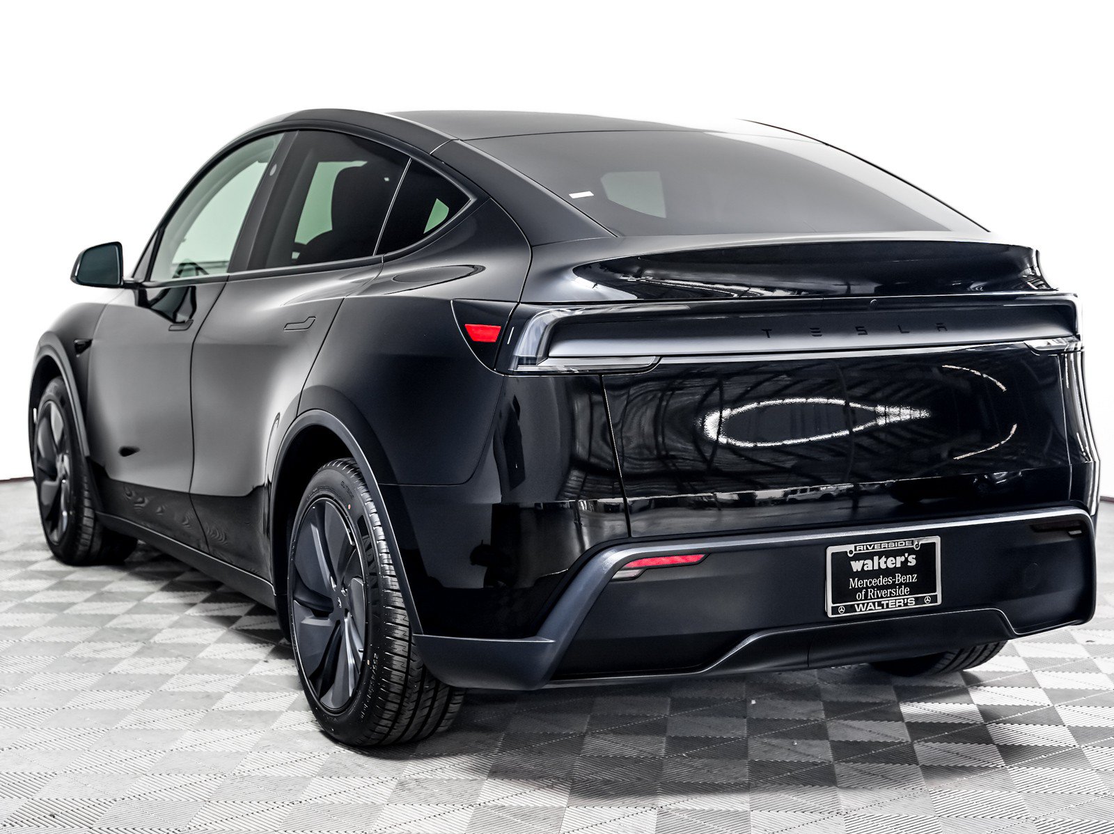 Used 2026 Tesla Model Y 2WD image 2