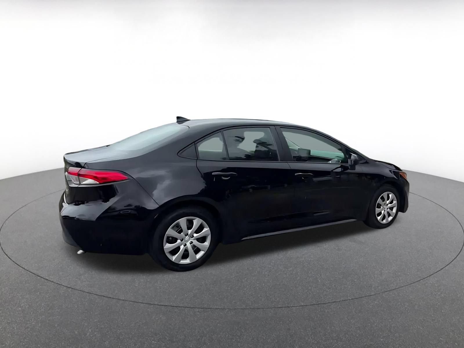 Used 2025 Toyota Corolla LE FWD image 15
