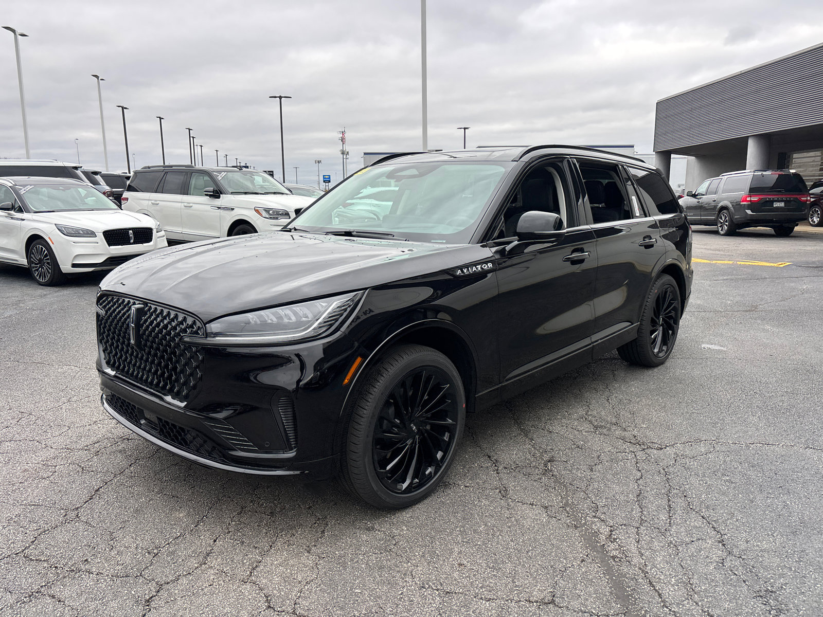 New 2026 Lincoln Aviator Reserve w/ Jet Appearance Package image 3