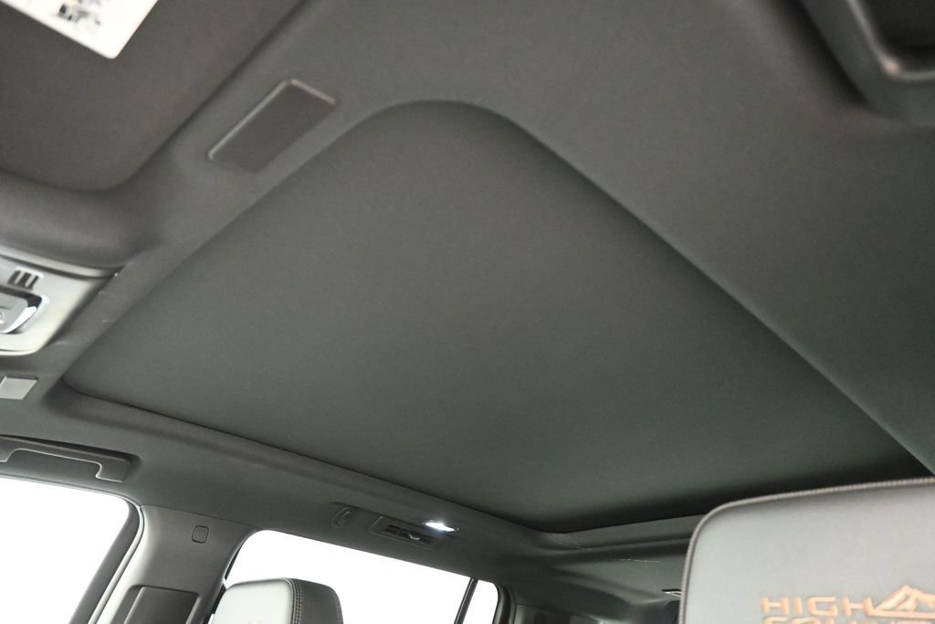 New 2026 Chevrolet Suburban High Country AWD/4WD image 18