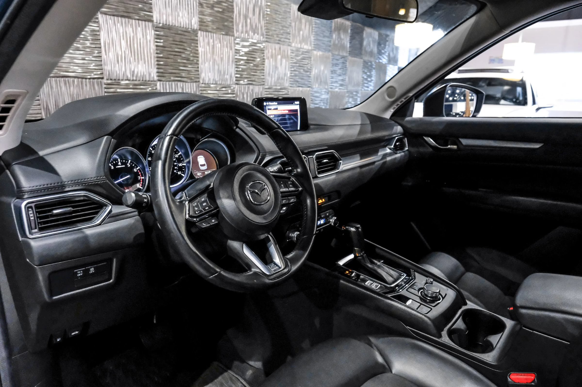 Used 2020 MAZDA CX-5 Touring FWD image 3