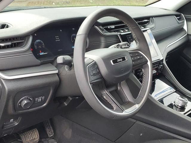 Used 2023 Jeep Grand Cherokee Laredo w/ Luxury Tech Group I AWD/4WD image 7