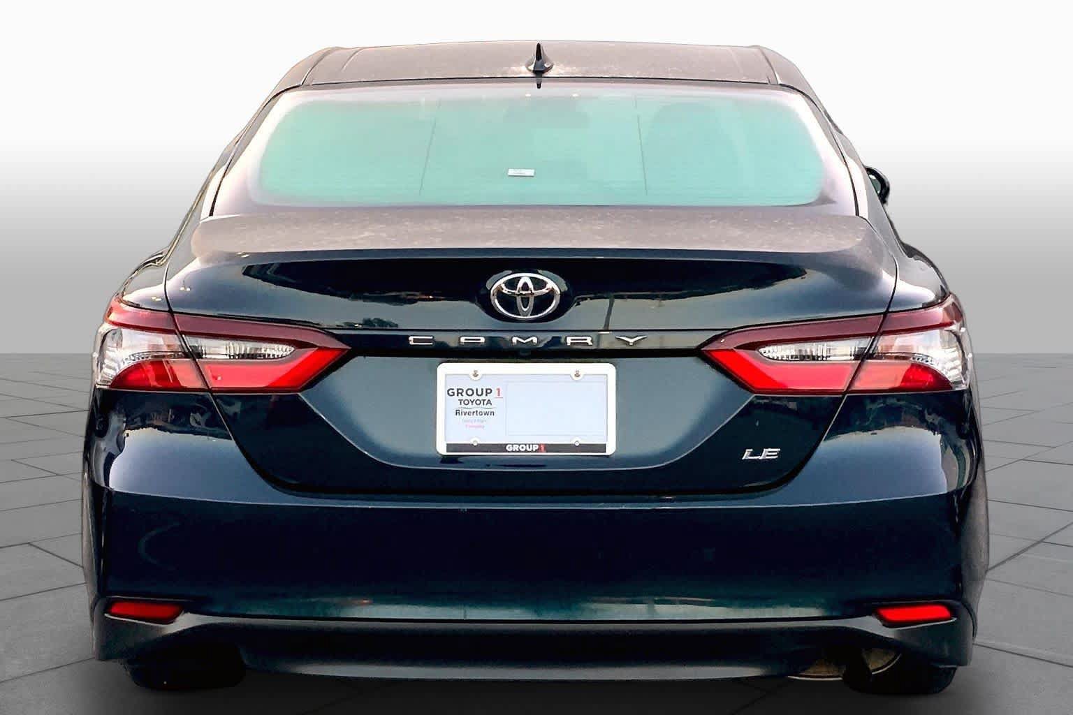 Used 2021 Toyota Camry LE FWD image 5