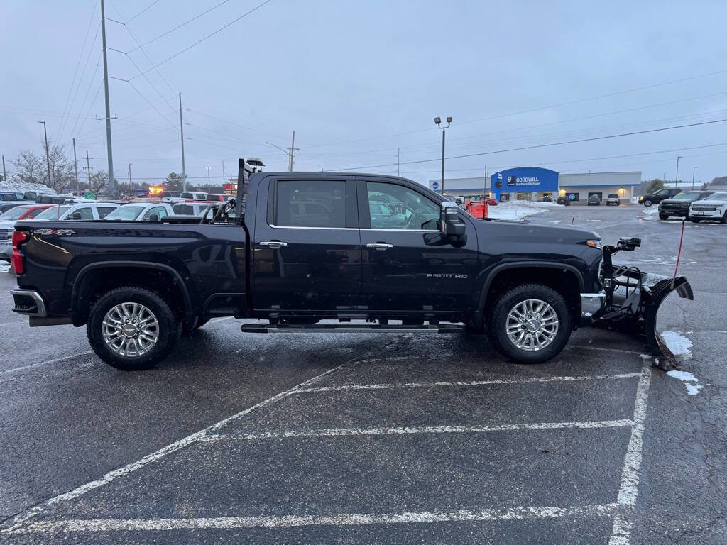 Used 2024 Chevrolet Silverado 2500 LTZ image 6