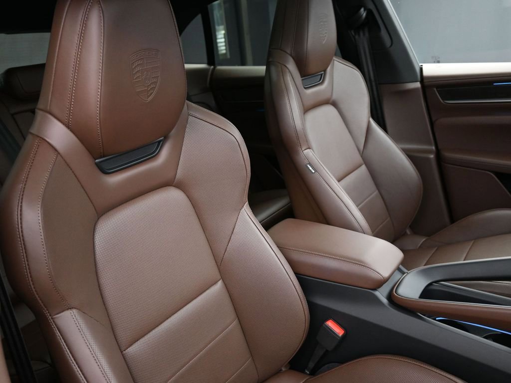 Certified 2025 Porsche Macan 4 Electric image 30