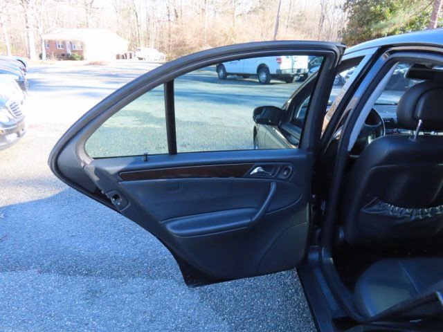 Used 2002 Mercedes-Benz C 320 Sedan image 10