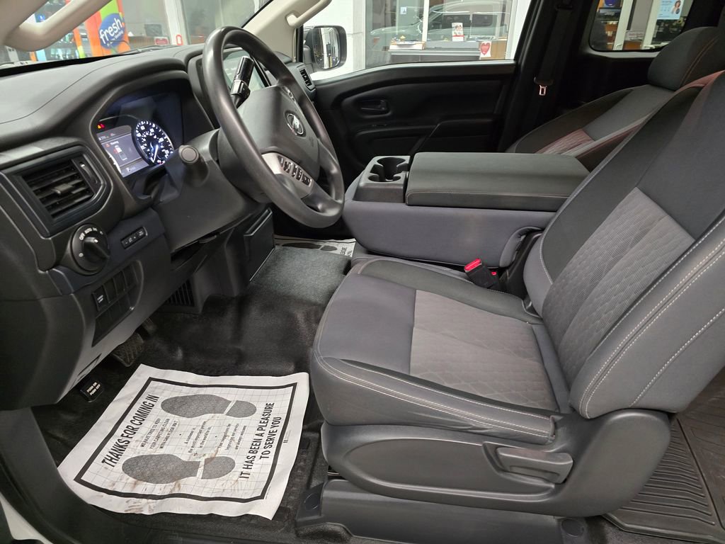 Used 2022 Nissan Titan S image 17