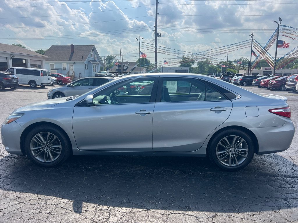 Used 2015 Toyota Camry SE FWD image 4