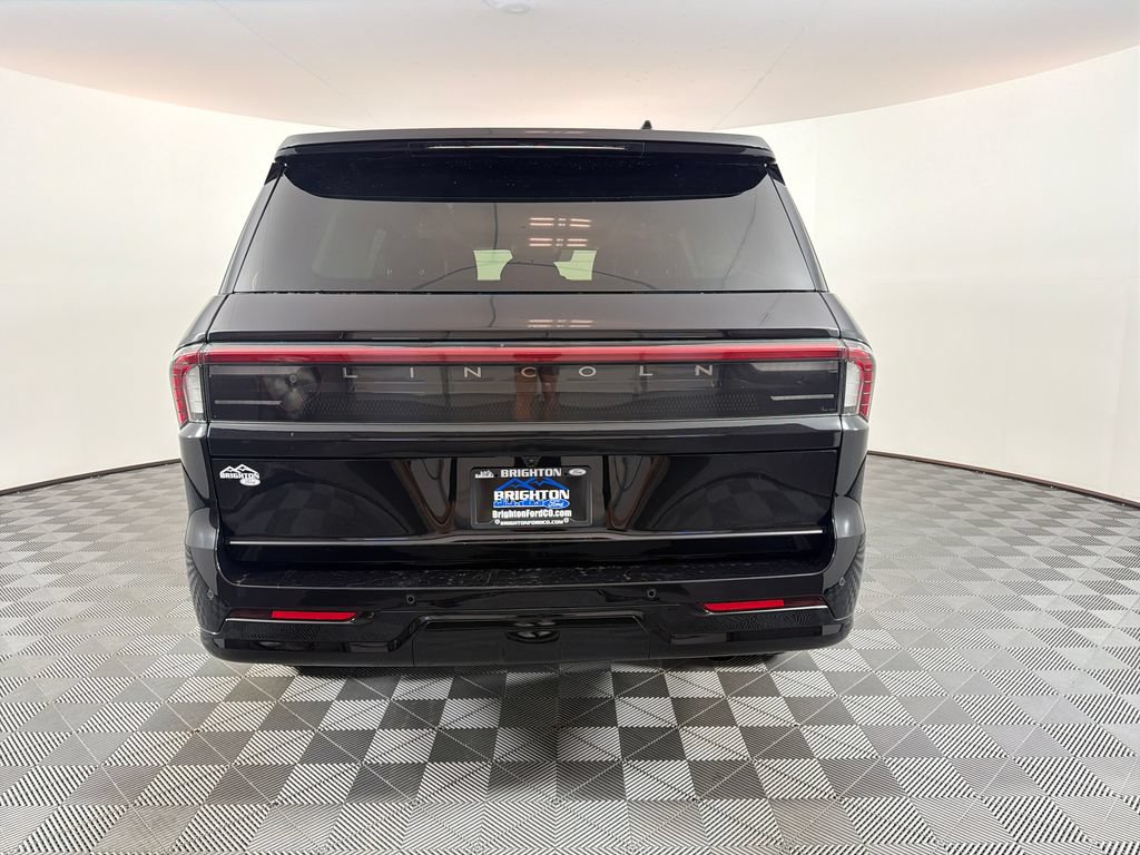 Used 2025 Lincoln Navigator Reserve AWD/4WD image 4