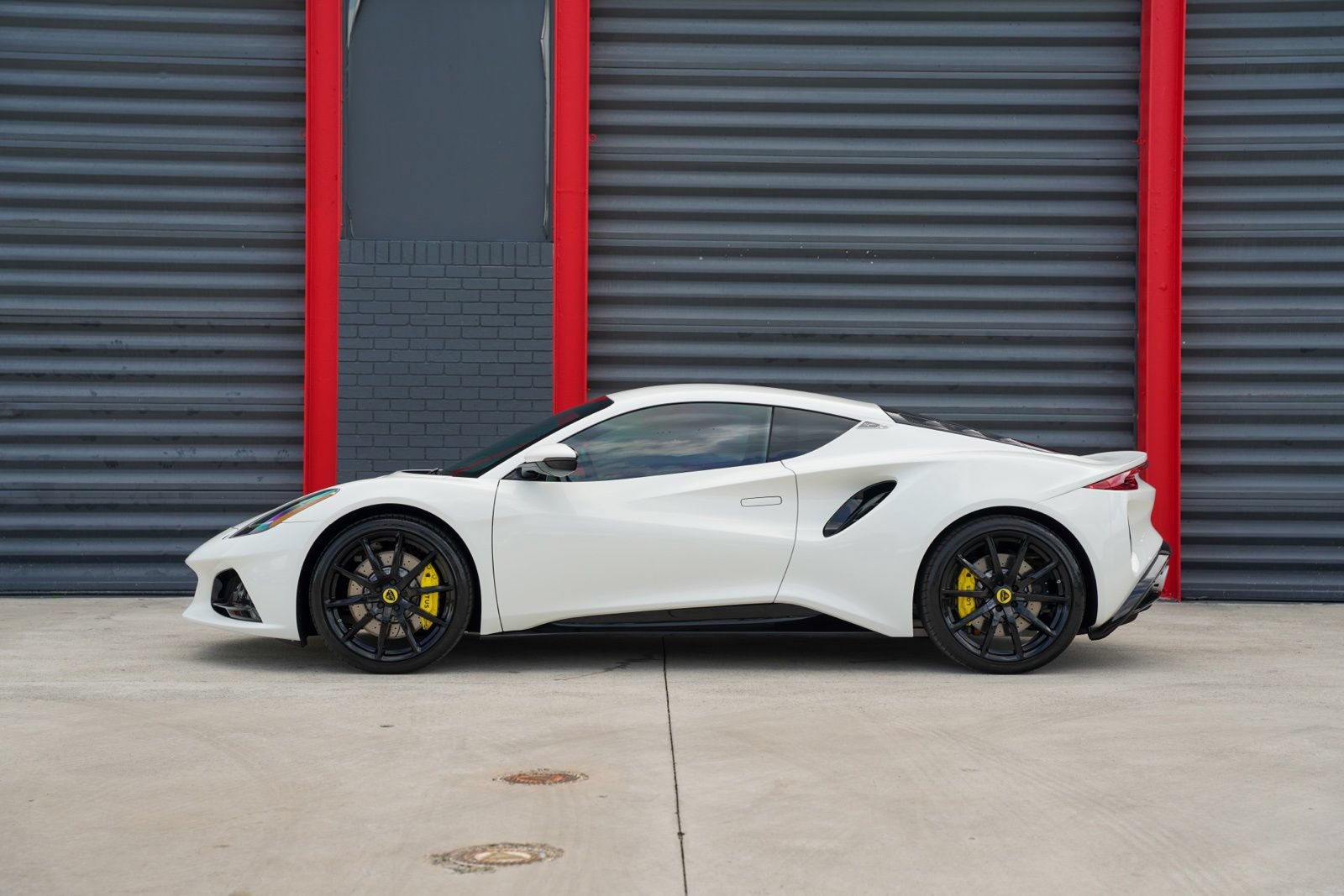 Used 2025 Lotus Emira RWD image 15