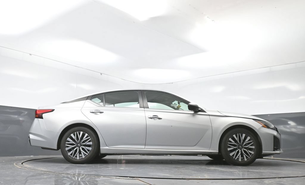 Used 2024 Nissan Altima 2.5 SV FWD image 48
