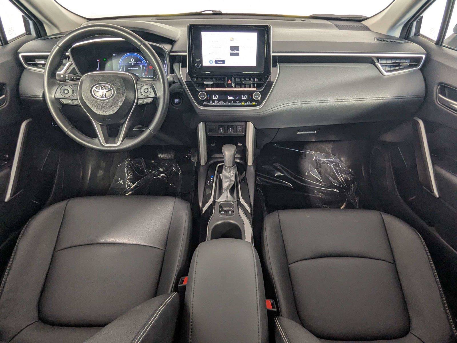 Certified 2025 Toyota Corolla Cross XLE FWD image 38