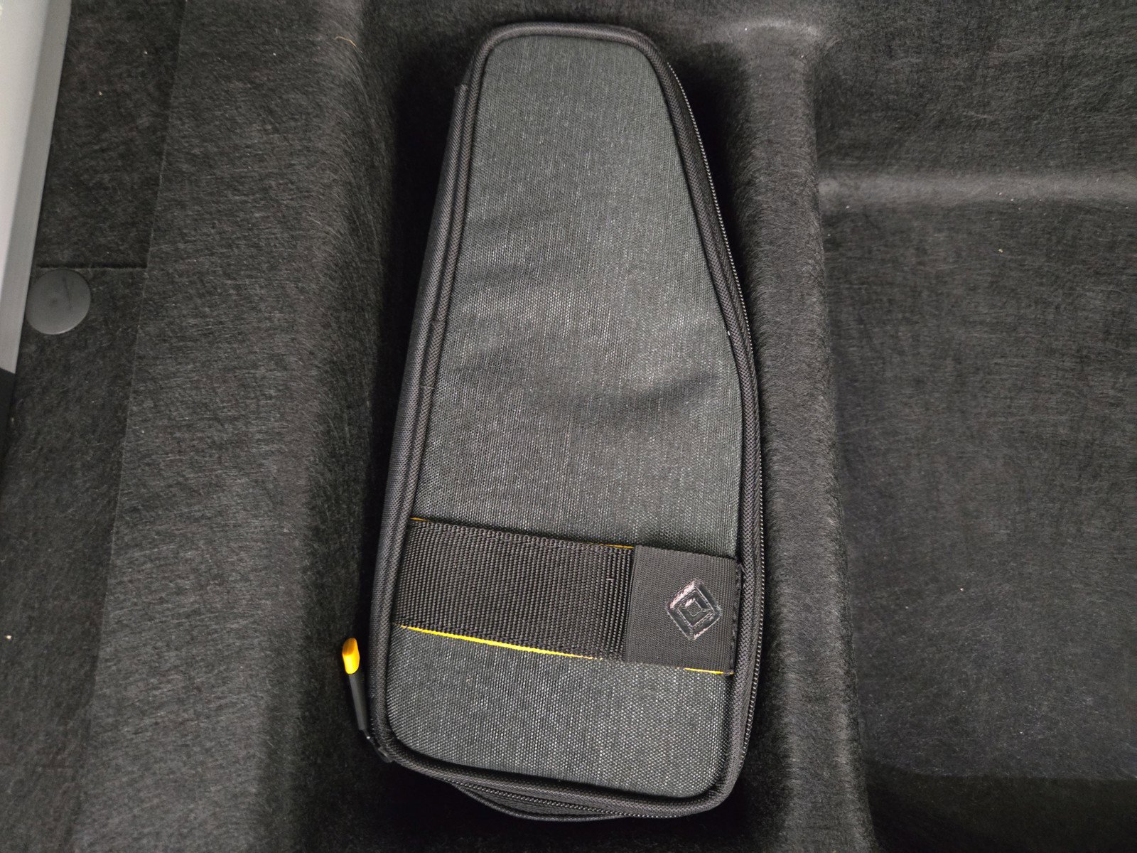 Used 2024 Rivian R1S Adventure image 34