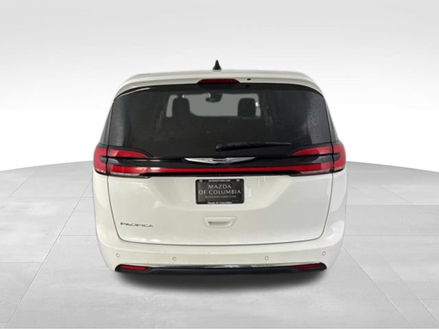 Used 2023 Chrysler Pacifica Touring-L FWD image 6