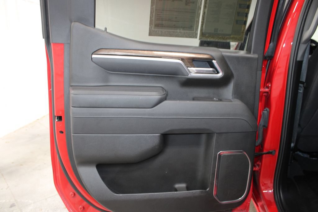 Used 2025 Chevrolet Silverado 1500 LT AWD/4WD image 22