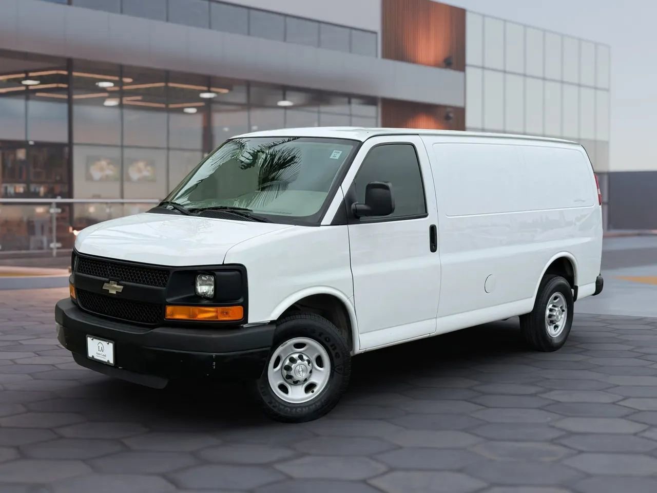 Used 2015 Chevrolet Express 2500 RWD image 2