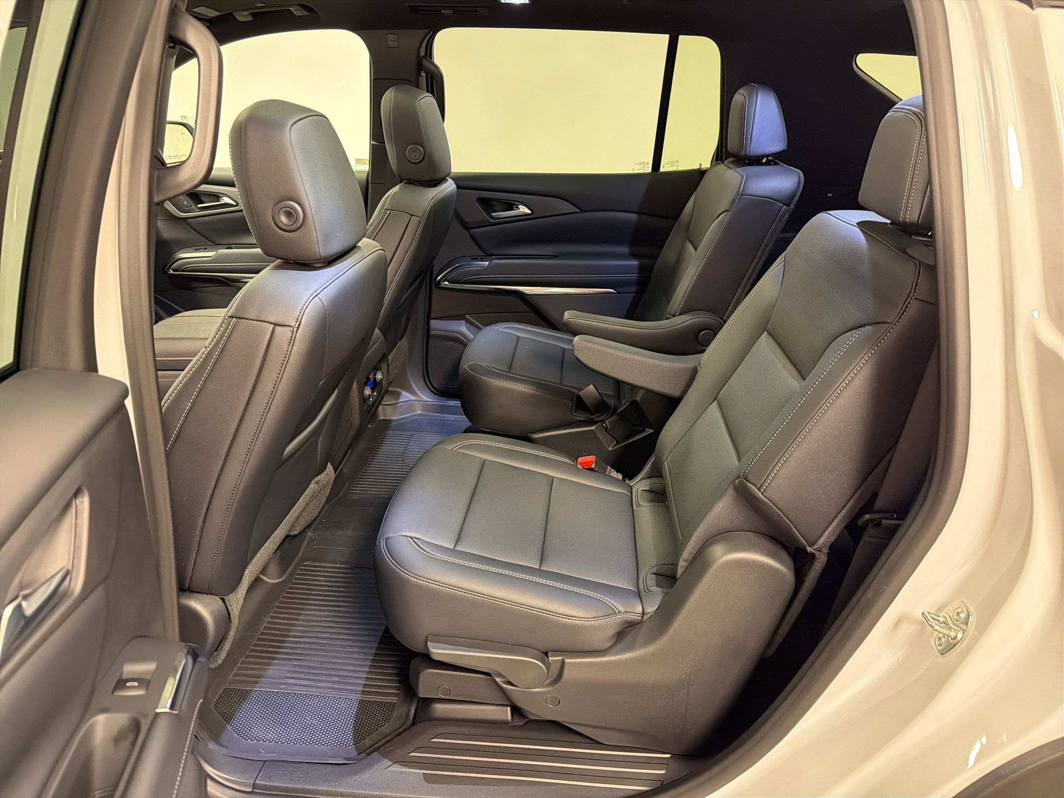 New 2026 Chevrolet Traverse LT w/ Sun and Wheel Package image 14