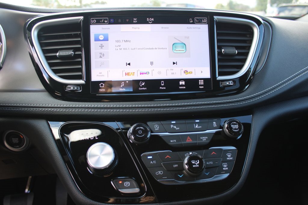 New 2026 Chrysler Pacifica Select w/ S Appearance Package image 17