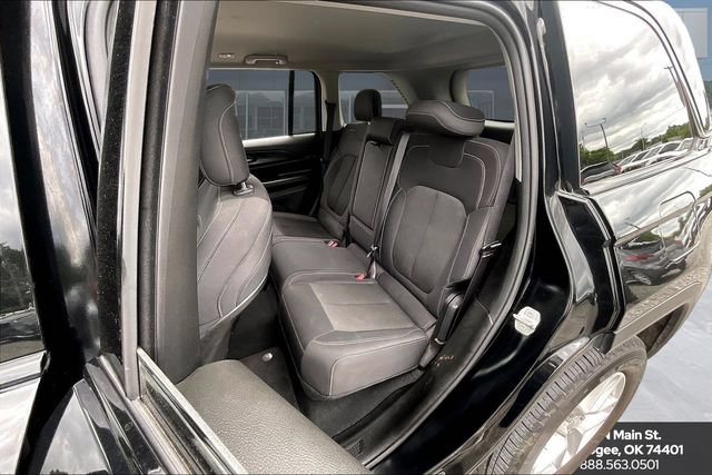 Used 2024 Jeep Grand Cherokee Laredo AWD/4WD image 21