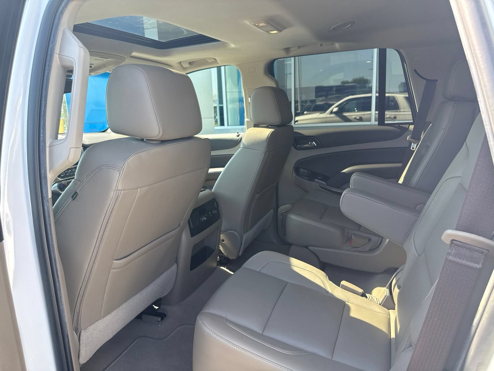 Used 2019 Chevrolet Tahoe LT w/ Luxury Package AWD/4WD image 16