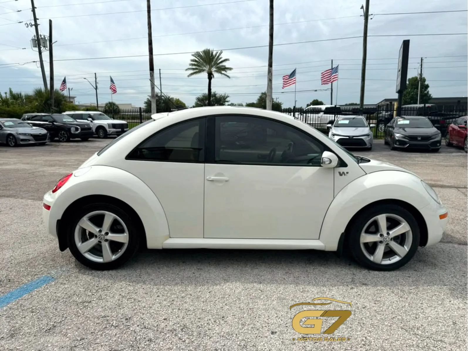 Used 2008 Volkswagen Beetle SE FWD image 4