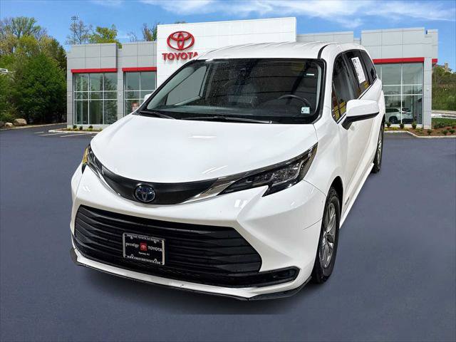 Certified 2021 Toyota Sienna LE FWD image 1