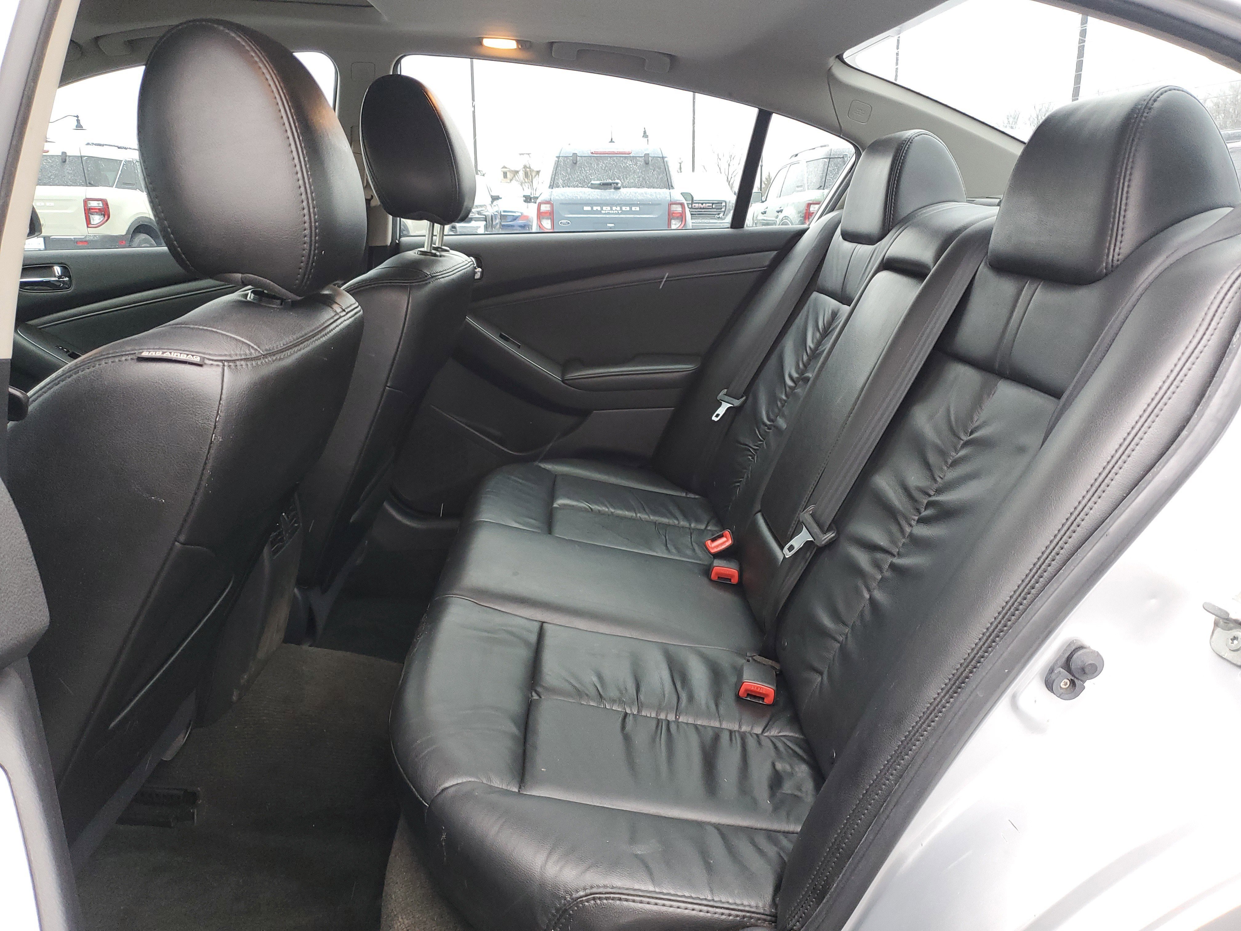 Used 2012 Nissan Altima 3.5 SR w/ Sport Pkg image 8