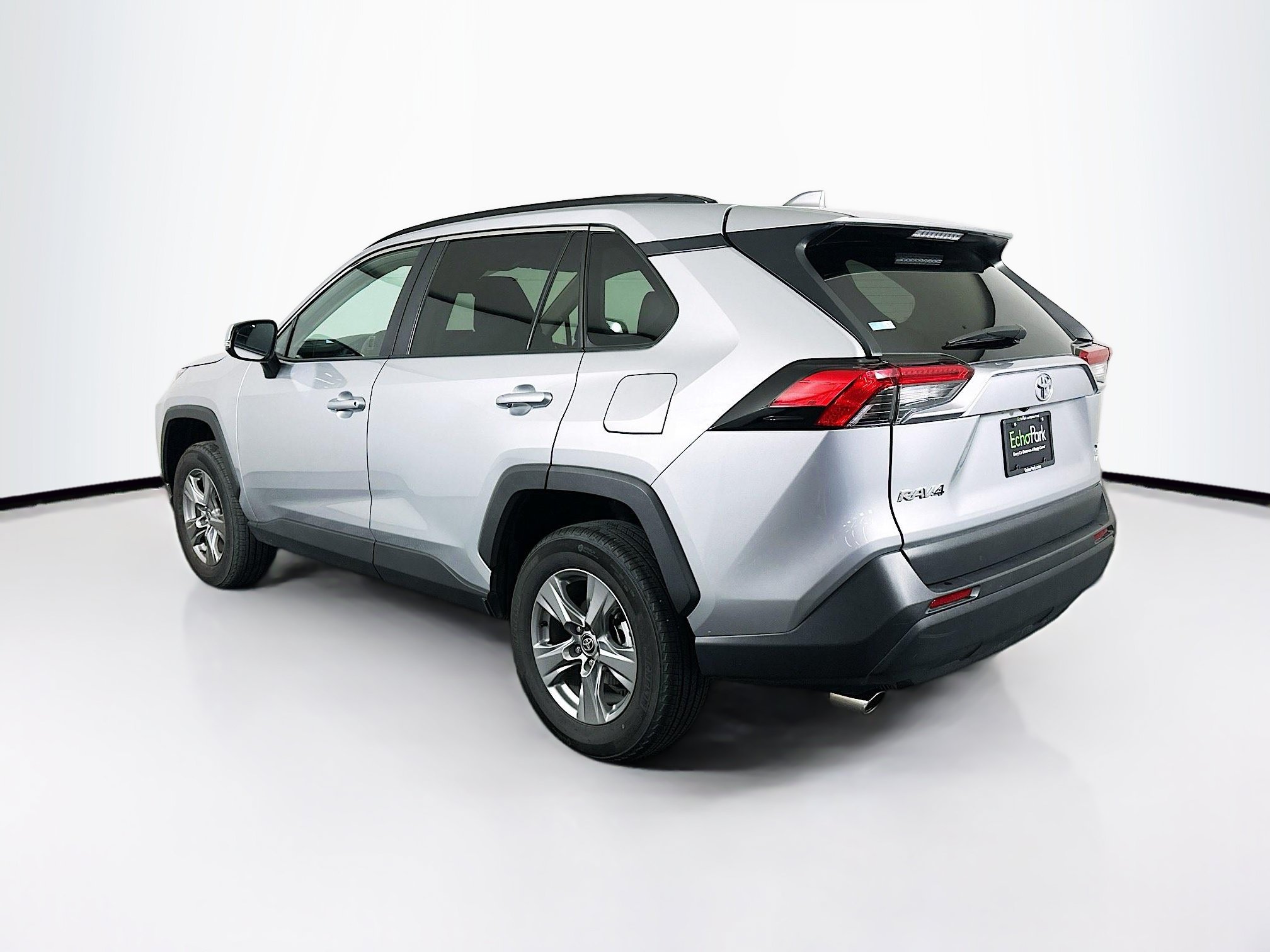 Used 2025 Toyota RAV4 XLE AWD/4WD image 5