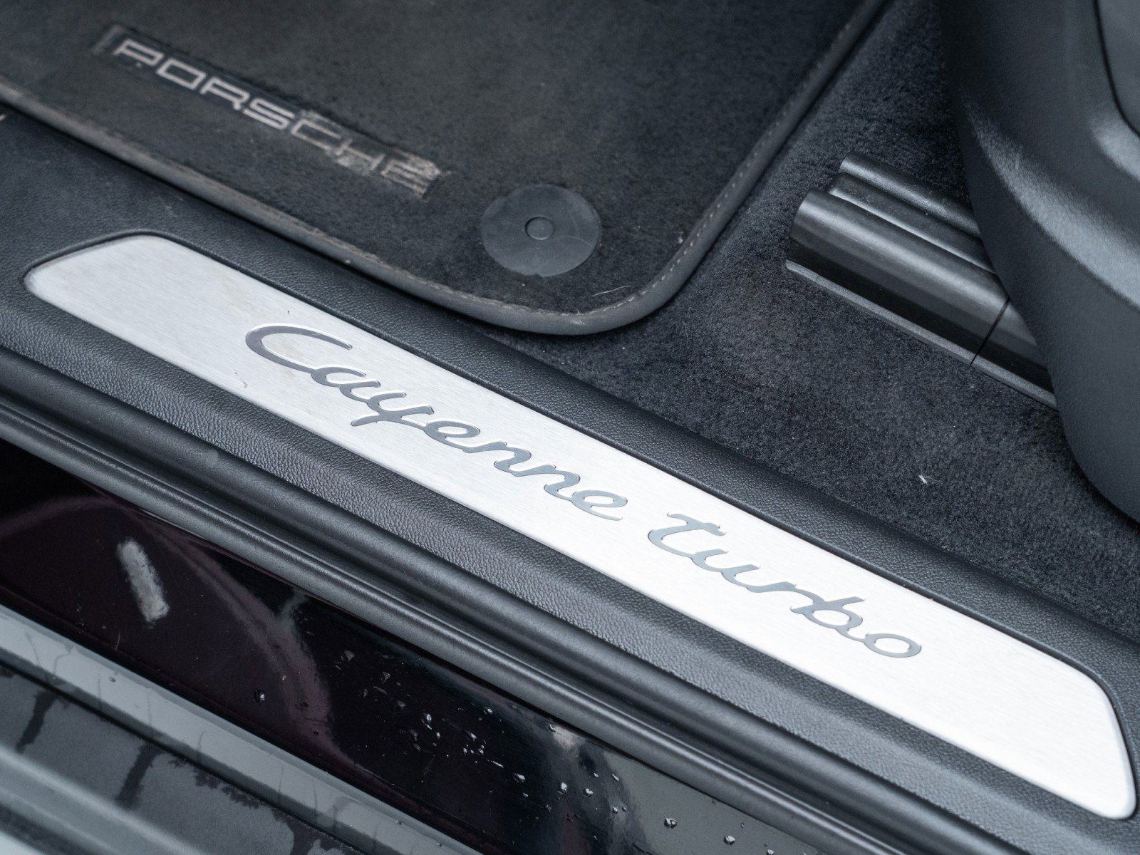 Certified 2023 Porsche Cayenne Turbo image 14