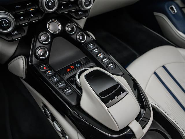 Used 2023 Aston Martin V8 Vantage Roadster image 10
