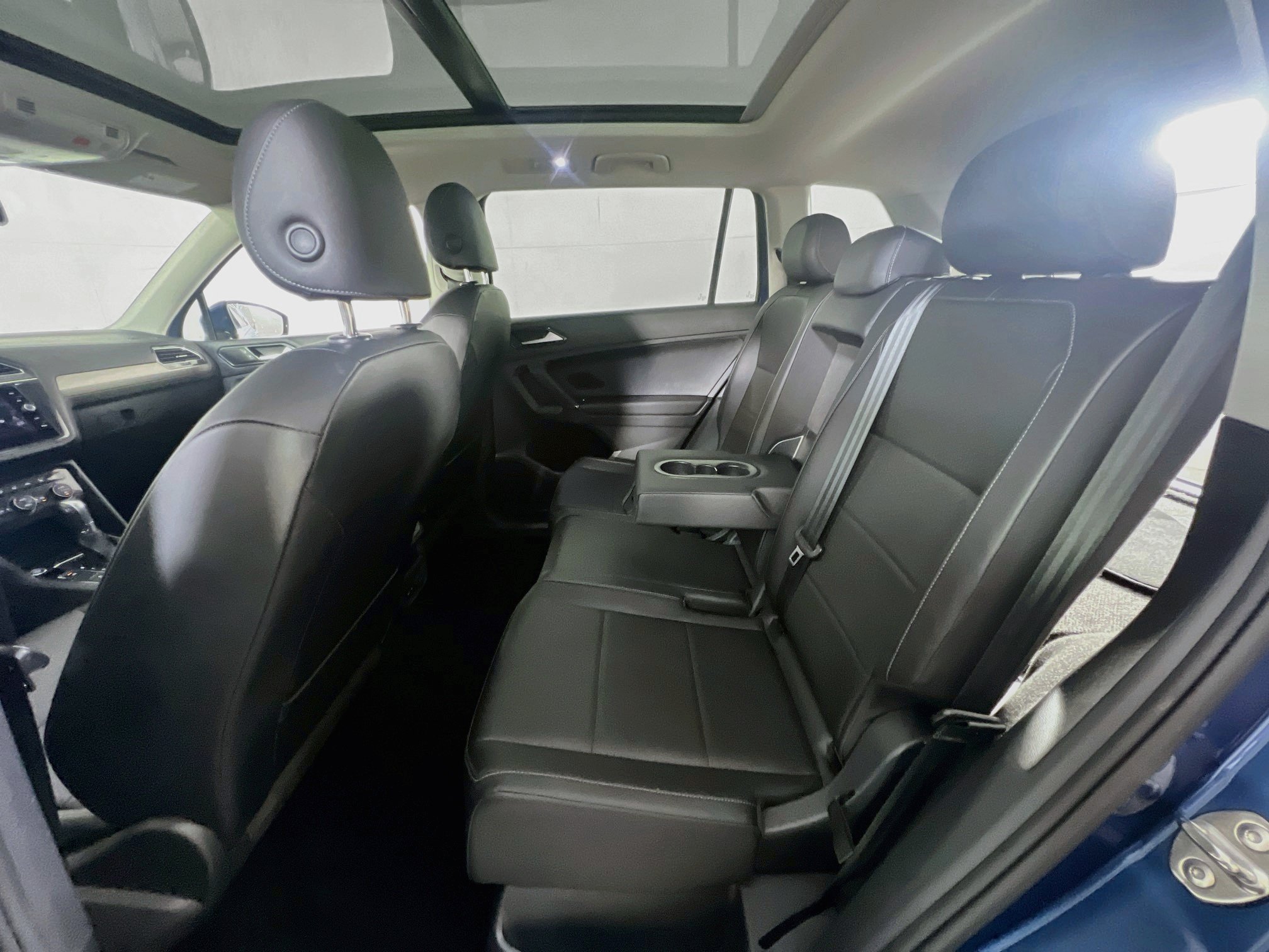 Used 2018 Volkswagen Tiguan SEL AWD/4WD image 25