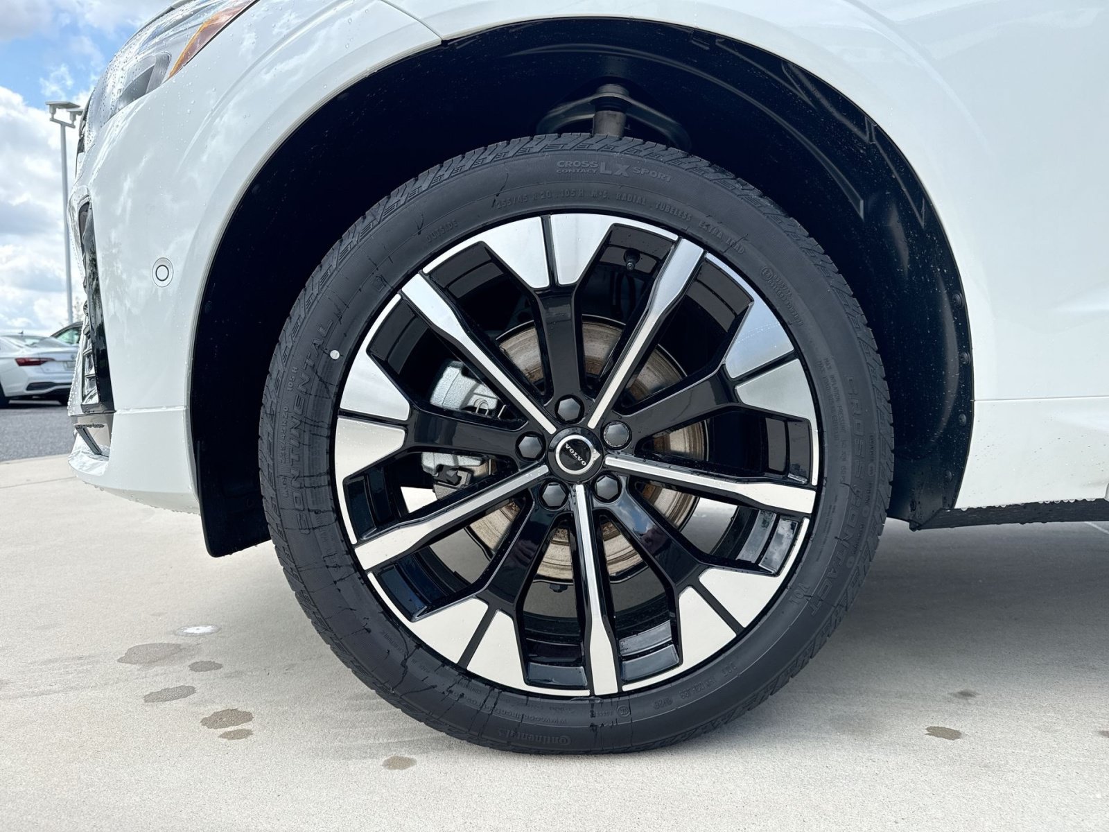New 2026 Volvo XC60 B5 Plus w/ Protection Package Premier AWD/4WD image 12
