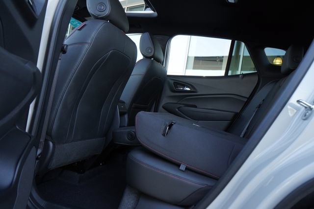 Used 2026 Chevrolet Trax RS w/ Sunroof Package FWD image 29