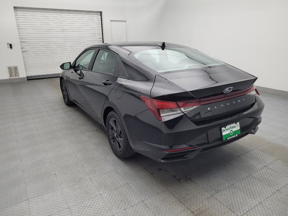 Used 2023 Hyundai Elantra SEL image 5