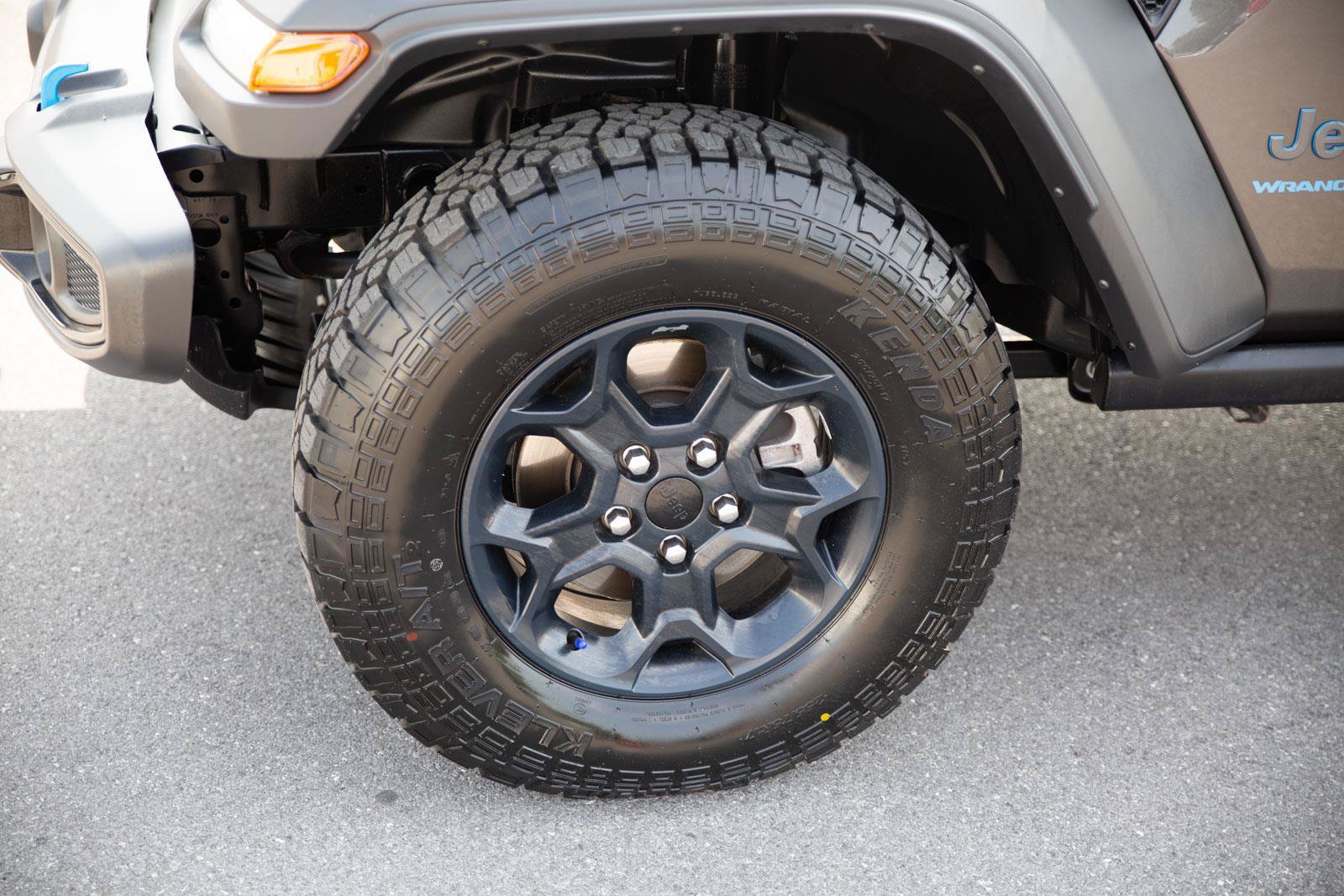 Used 2023 Jeep Wrangler Unlimited w/ Cold Weather Group AWD/4WD image 9