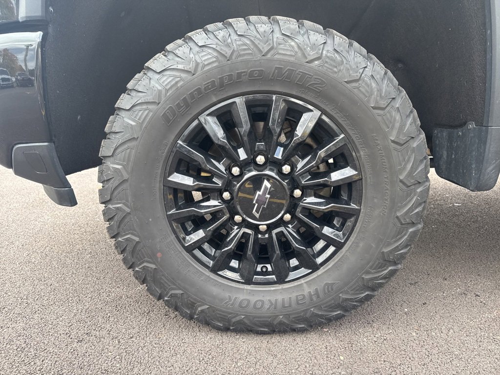Used 2024 Chevrolet Silverado 2500 LT w/ Midnight Edition image 9