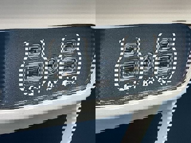 Used 2023 Chrysler Pacifica Touring-L image 19