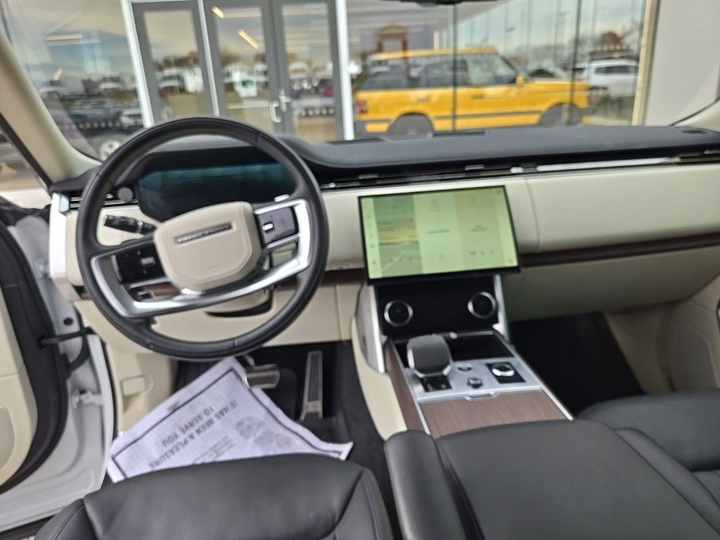 Used 2023 Land Rover Range Rover SE image 14
