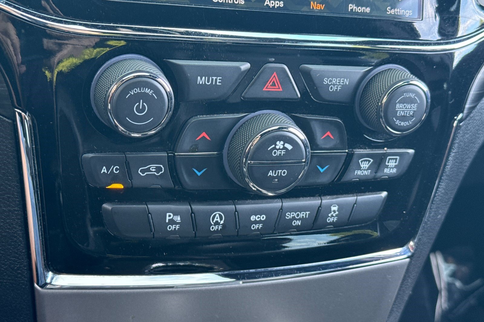 Used 2020 Jeep Grand Cherokee Altitude AWD/4WD image 19