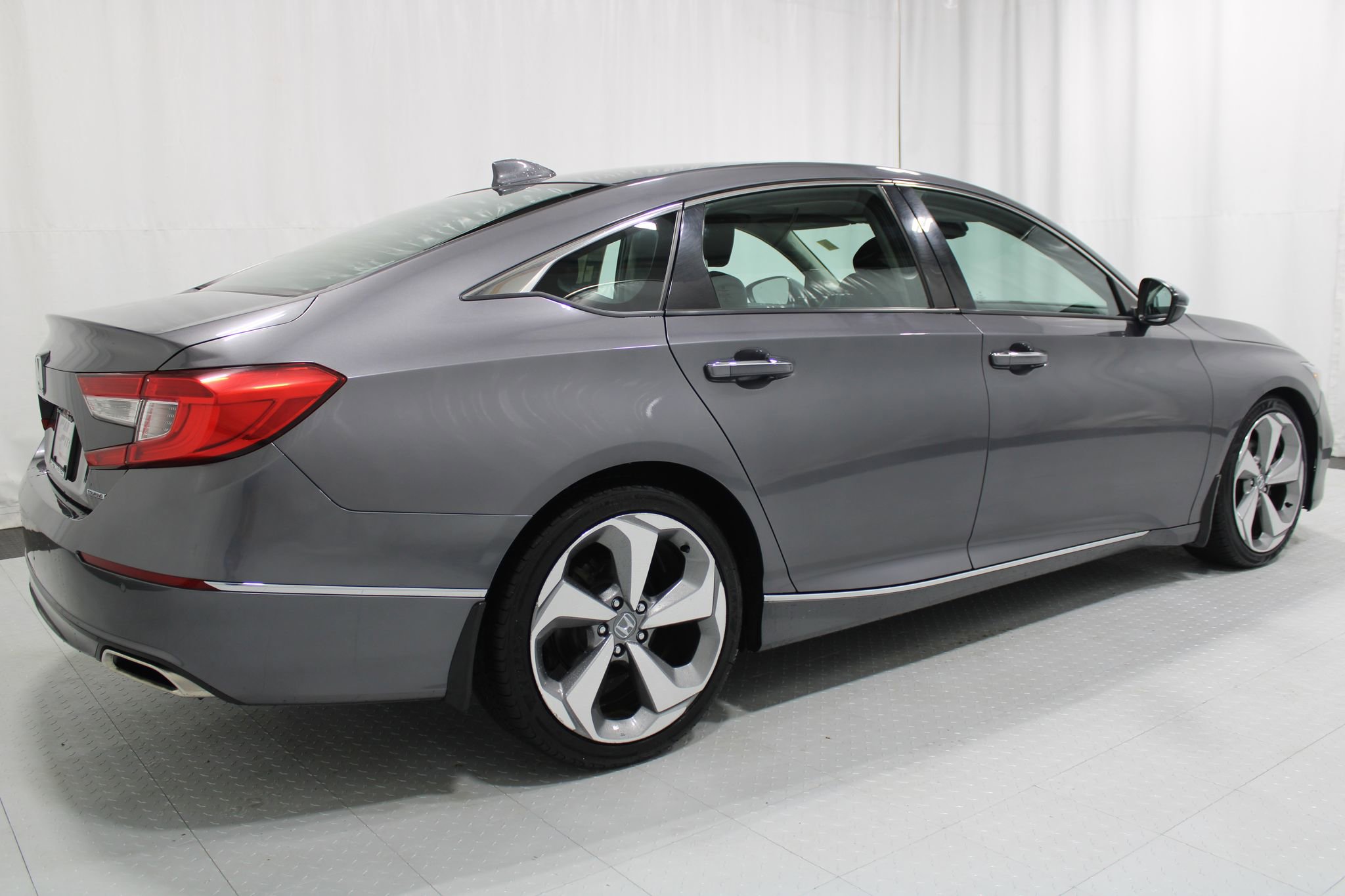 Used 2018 Honda Accord Touring image 6
