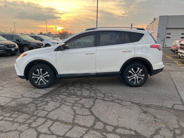 Used 2018 Toyota RAV4 LE image 3