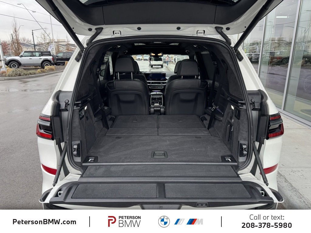 Used 2025 BMW X7 M60i image 6