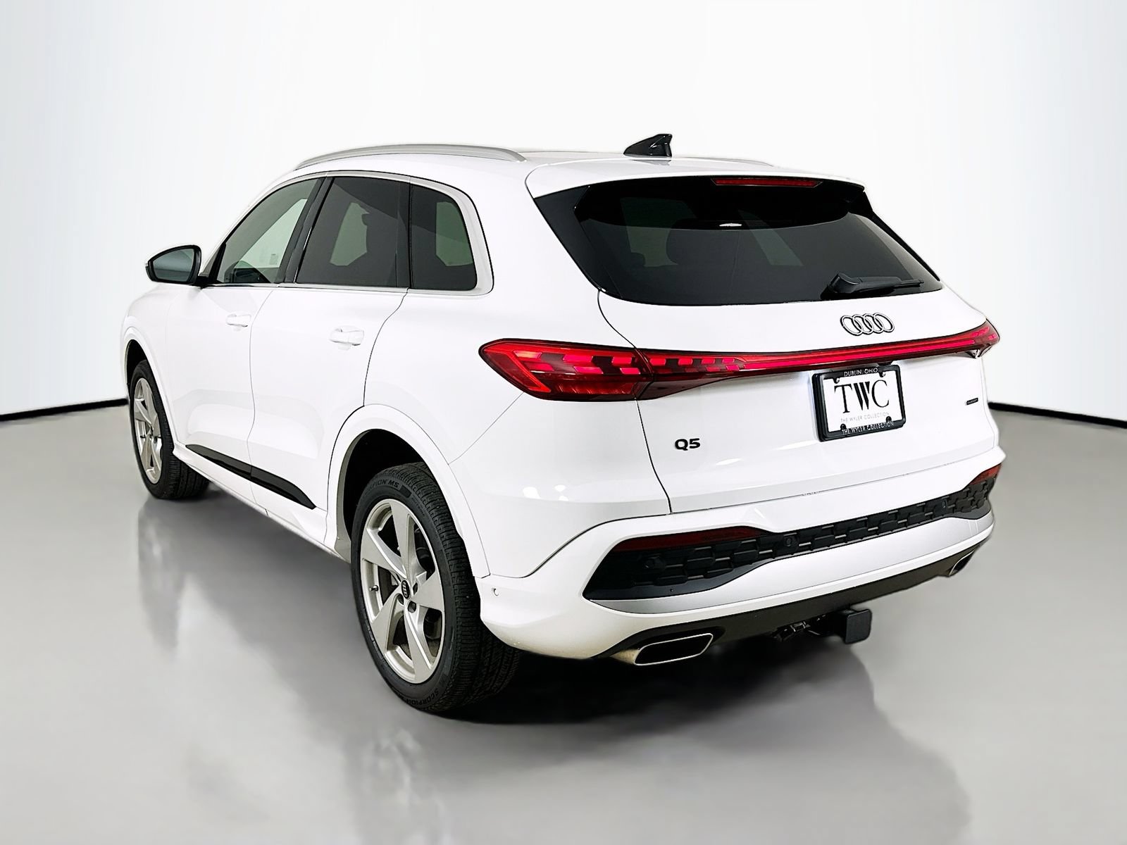 Used 2025 Audi Q5 Premium Plus w/ Premium Plus AWD/4WD image 7
