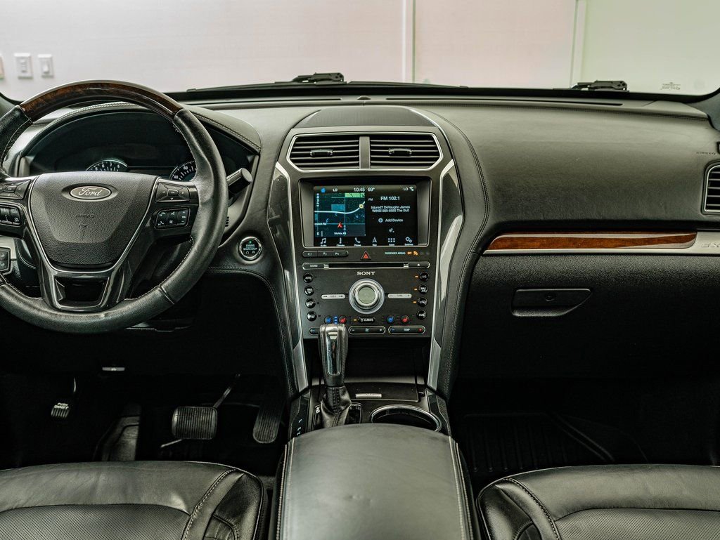 Used 2017 Ford Explorer Platinum image 29